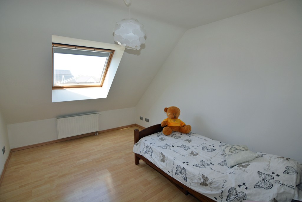 Modern triplex appartement met 3 slpks, terras, kelderberging en autostaanplaats. 