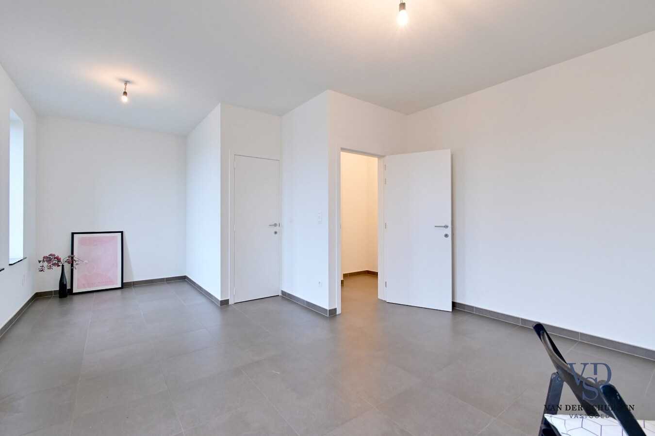 Ruime Half Open, op een commercieel gunstige ligging 