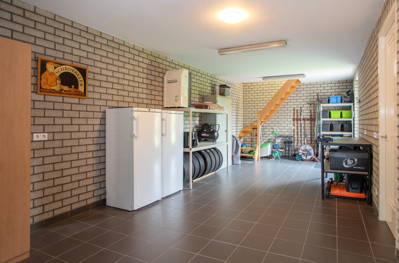 Unieke, onder architectuur gebouwde villawoning met luxe afwerking en prachtig uitzicht op het buitengebied. 