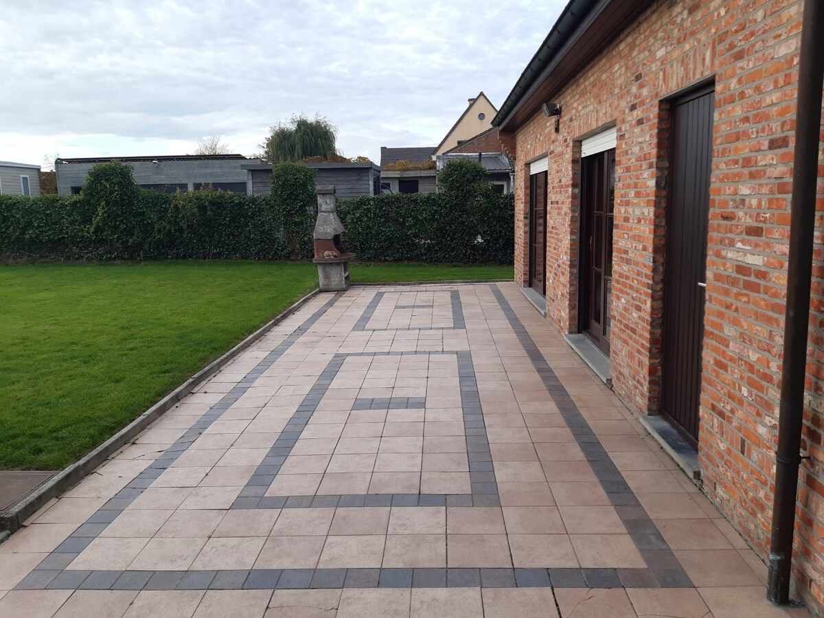 Tijdloze eigendom met tuin (Open Bebouwing). 