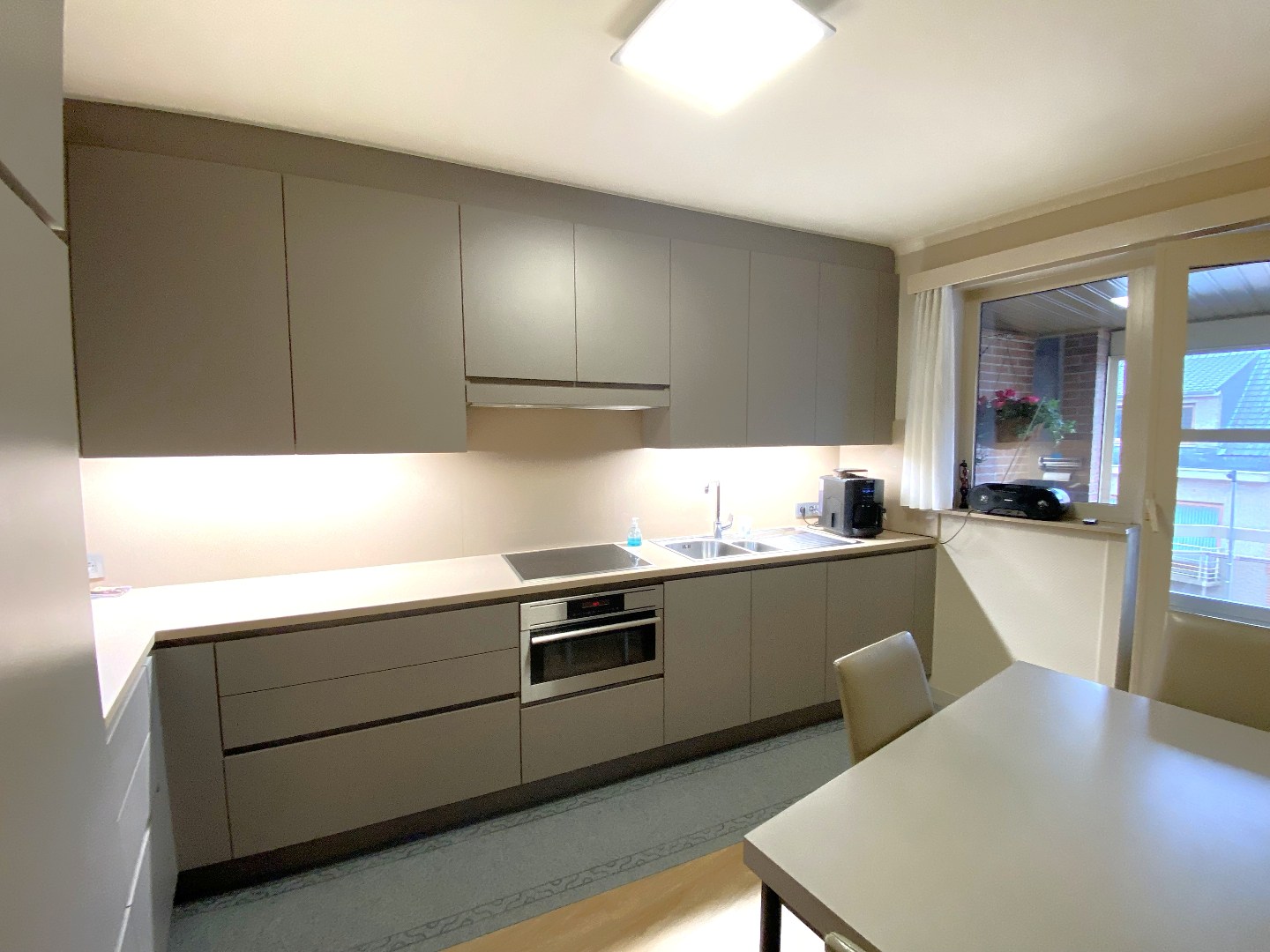 Verrassend ruim en stijlvol appartement met 3 slaapkamers in hartje Vijve! 