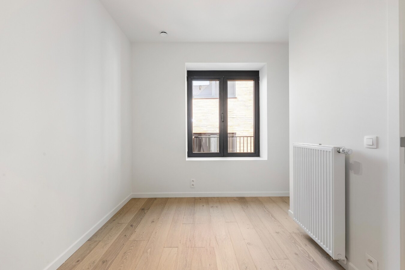 Luxueuze totaalrenovatie | ruim 2 slaapkamer appartement met terras 