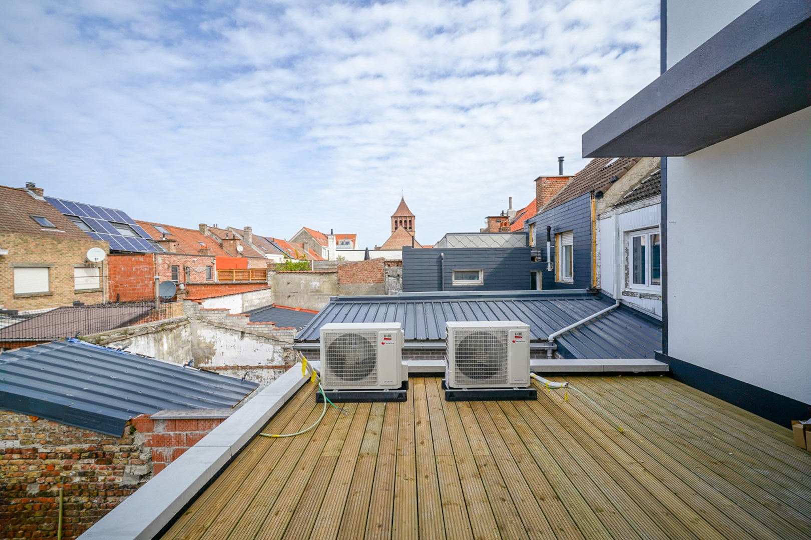 Nieuwbouwproject te Bredene bestaande uit 5 appartementen en 5 autotaanplaatsen. 