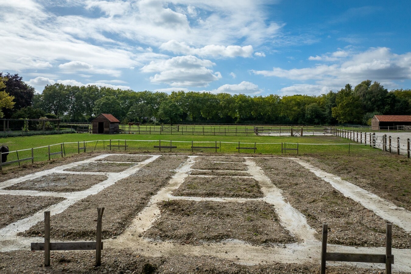 Landelijk gelegen woning met buitenpiste en weide op ca. 1ha te Bocholt 