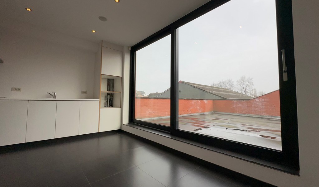 Handelspand met garage te koop in Merelbeke-Melle