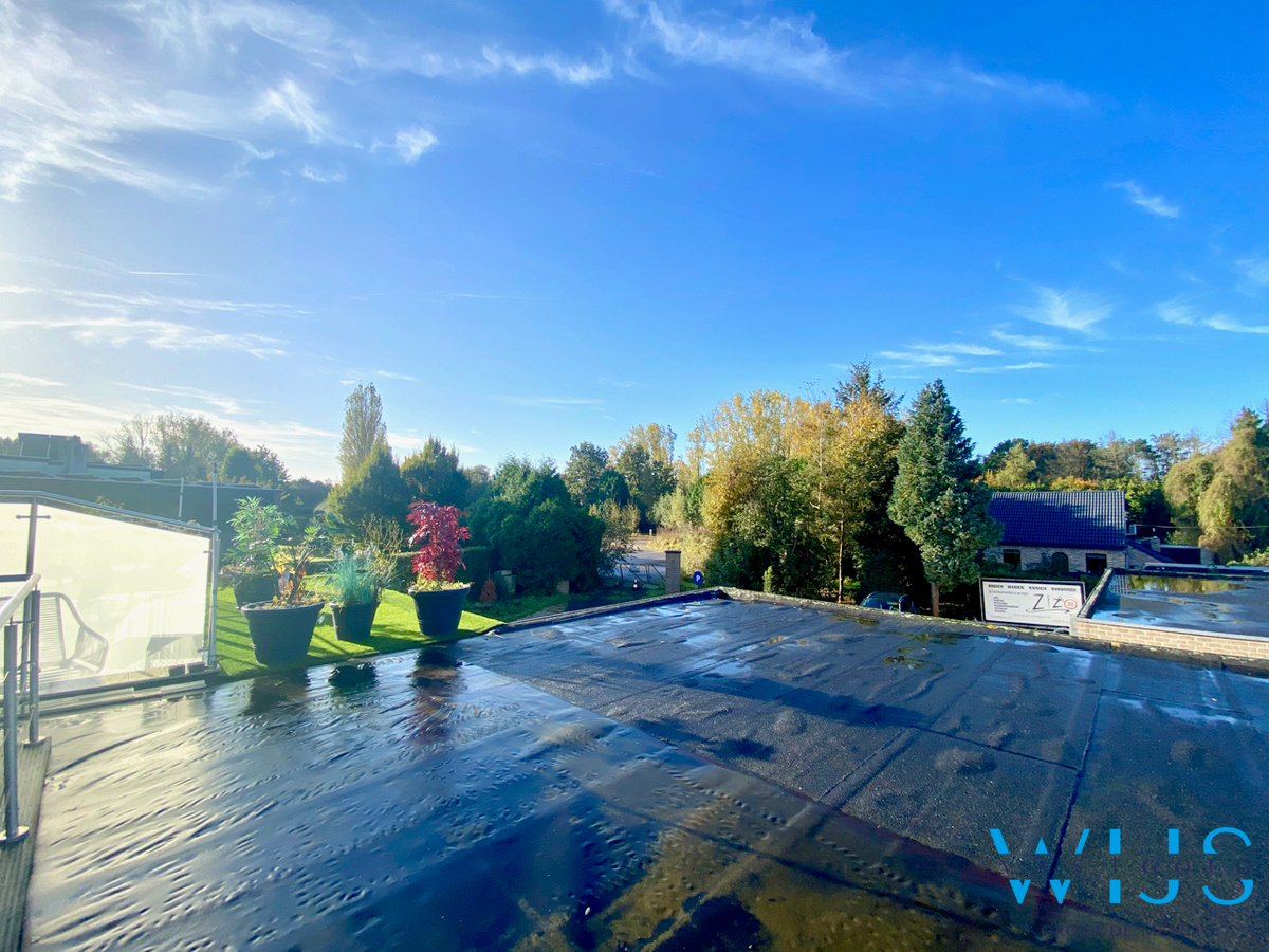 Instapklaar 2 slaapkamer appartement met terras &amp; garage ! 