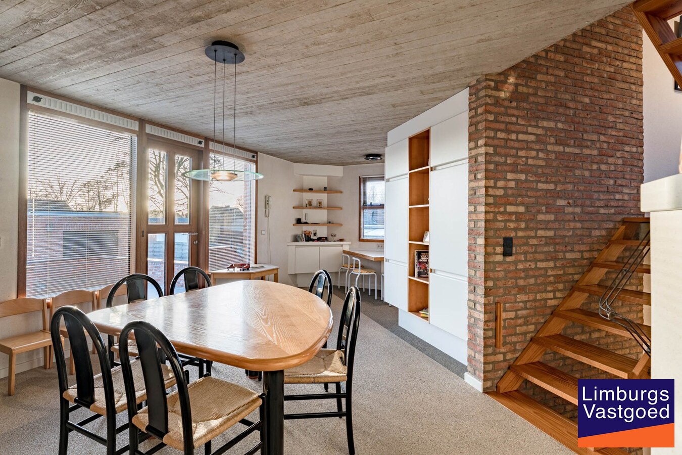 Gezinswoning met zuidgerichte tuin en garage, 5a 85ca 