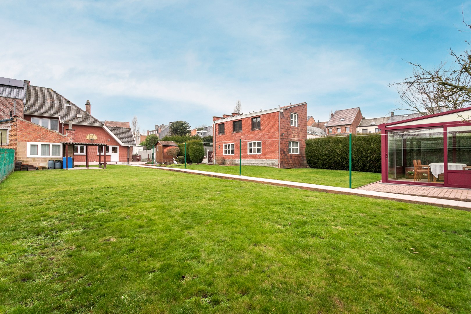 Woning  op 7a80, met 4 slpks, garage en ruime tuin 