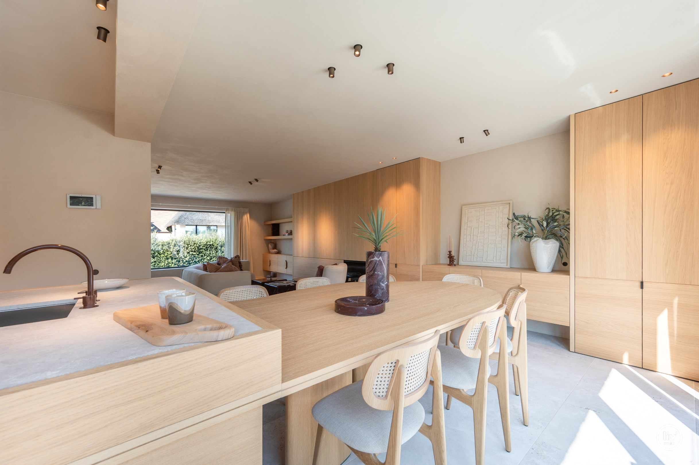 Luxe, comfort kortom een prachtig gerenoveerde woning in hartje Knokke. 