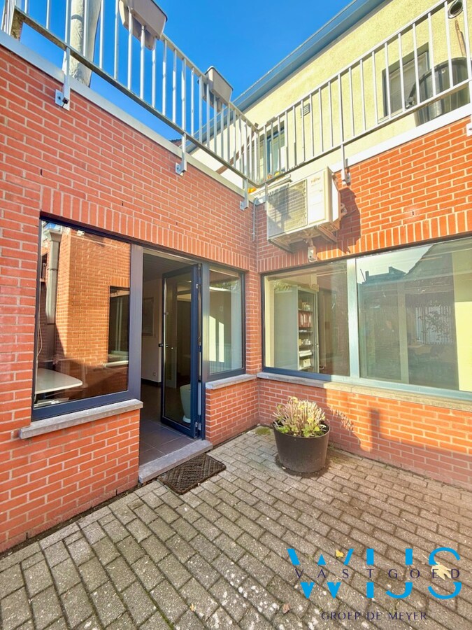 Volwaardig handelspand te Oosteeklo ! 