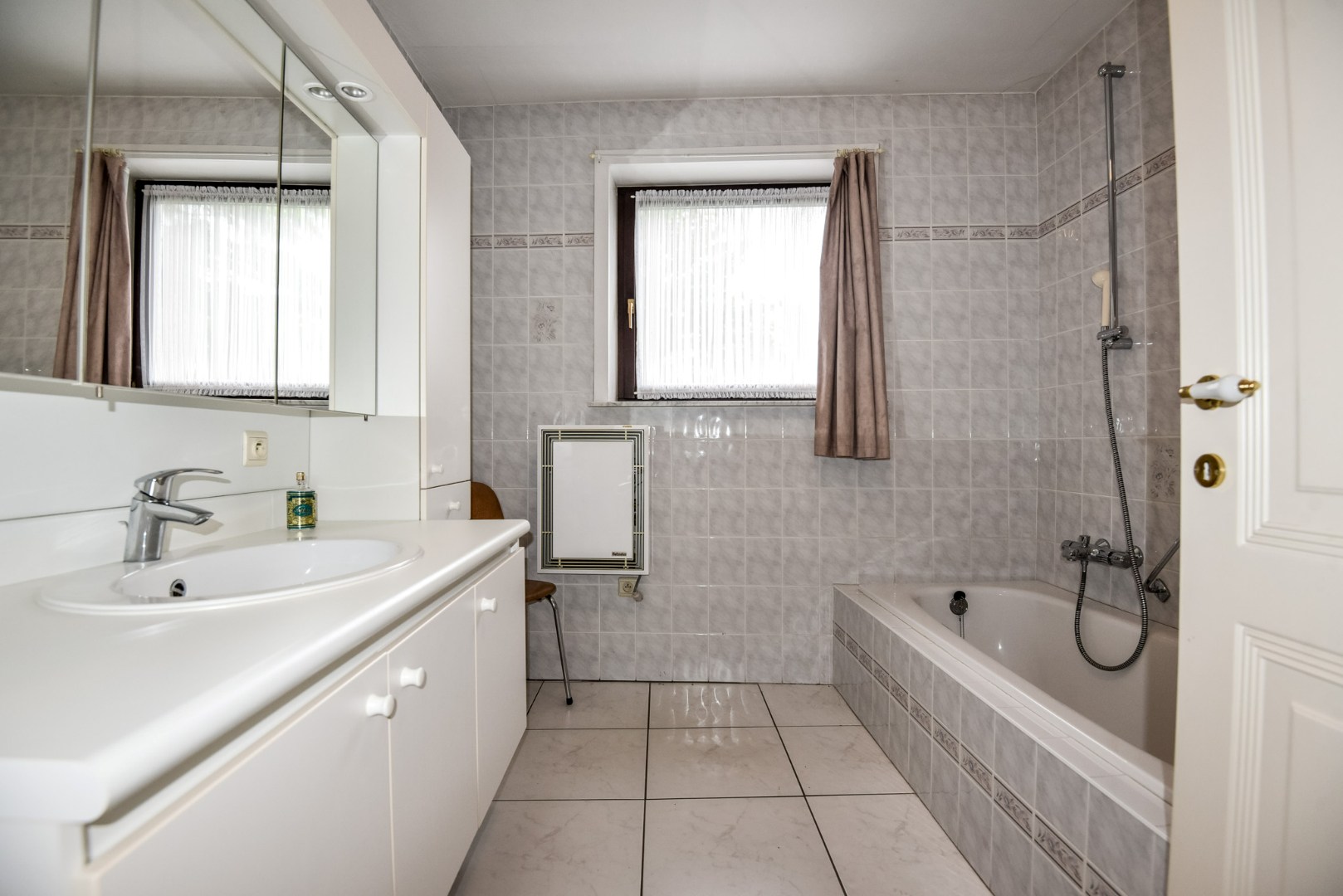 Ruim appartement met 2 slaapkamers en garage in het centrum van Maldegem 