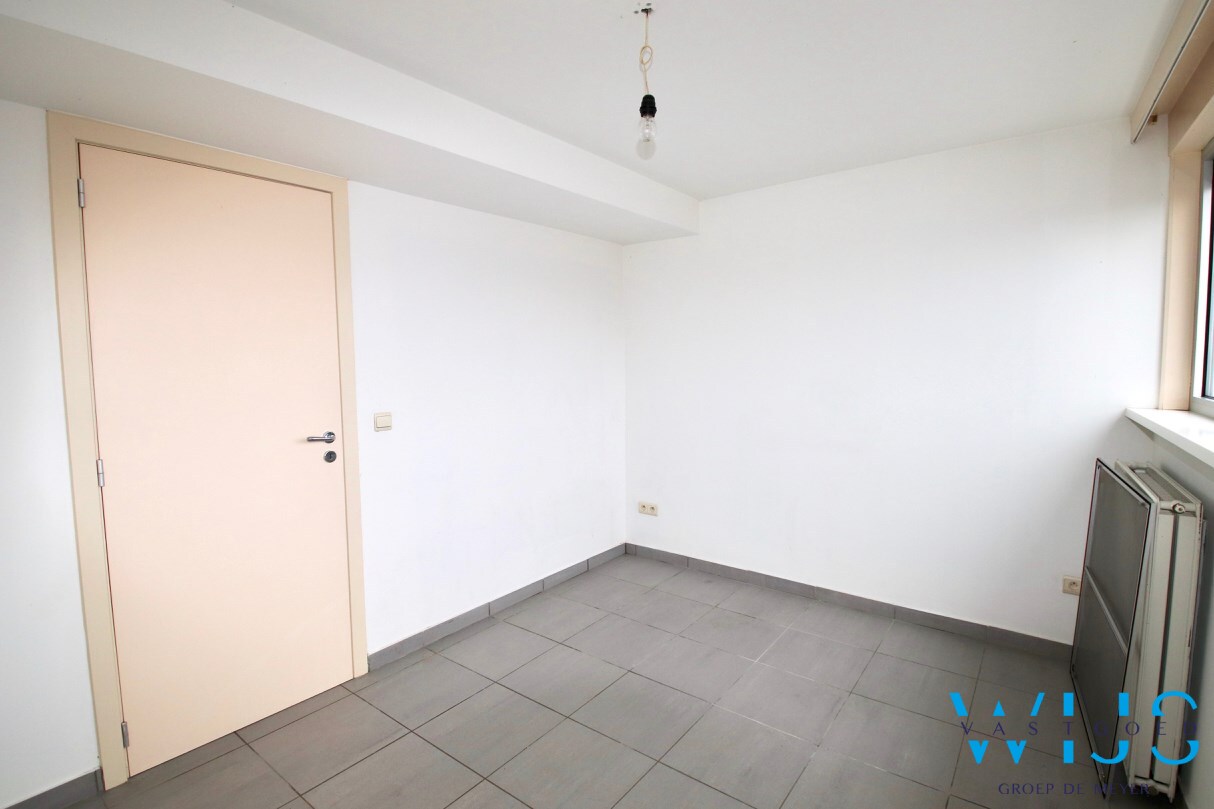 Ruim lichtrijk appartement met 4 slaapkamers te Eeklo ! 