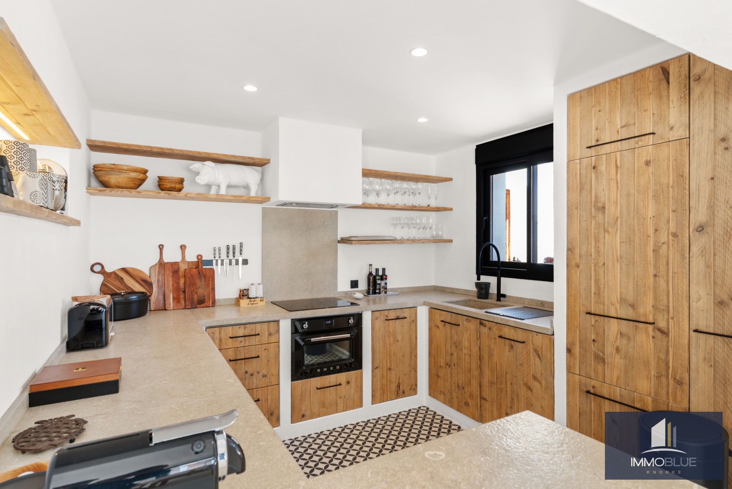 Villa méditerranéenne moderne avec vue mer spectaculaire 