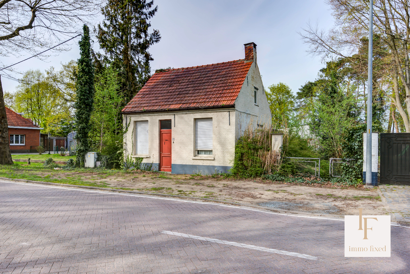 Af te breken woning op een perceel van 2804m2 te Halle-Zoersel. 