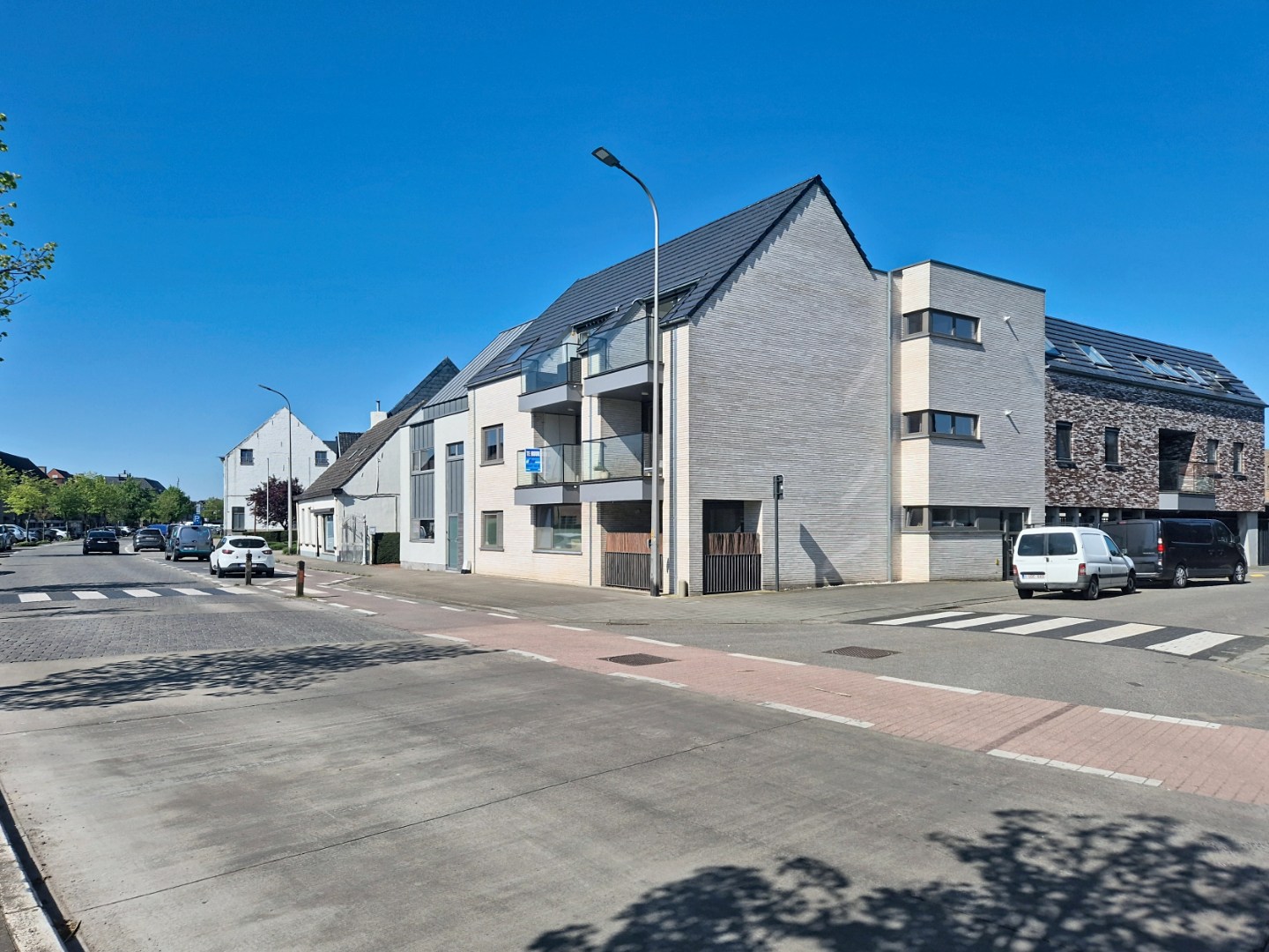 Appartement met 2 slpks, 2 terrassen en autostandplaats 