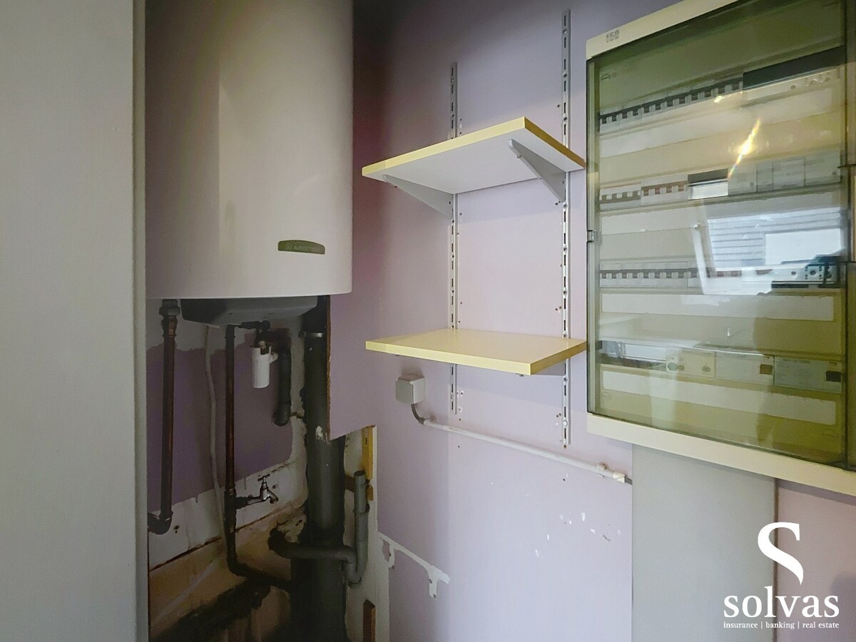 Gezellig dakappartement met terras en twee slaapkamers te hartje Knesselare. 