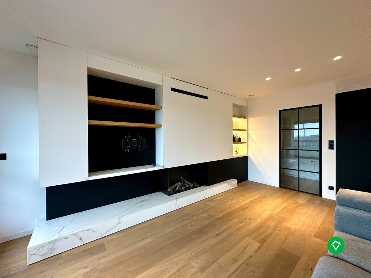 Penthouse met drie slaapkamers en garage in het centrum Koekelare 