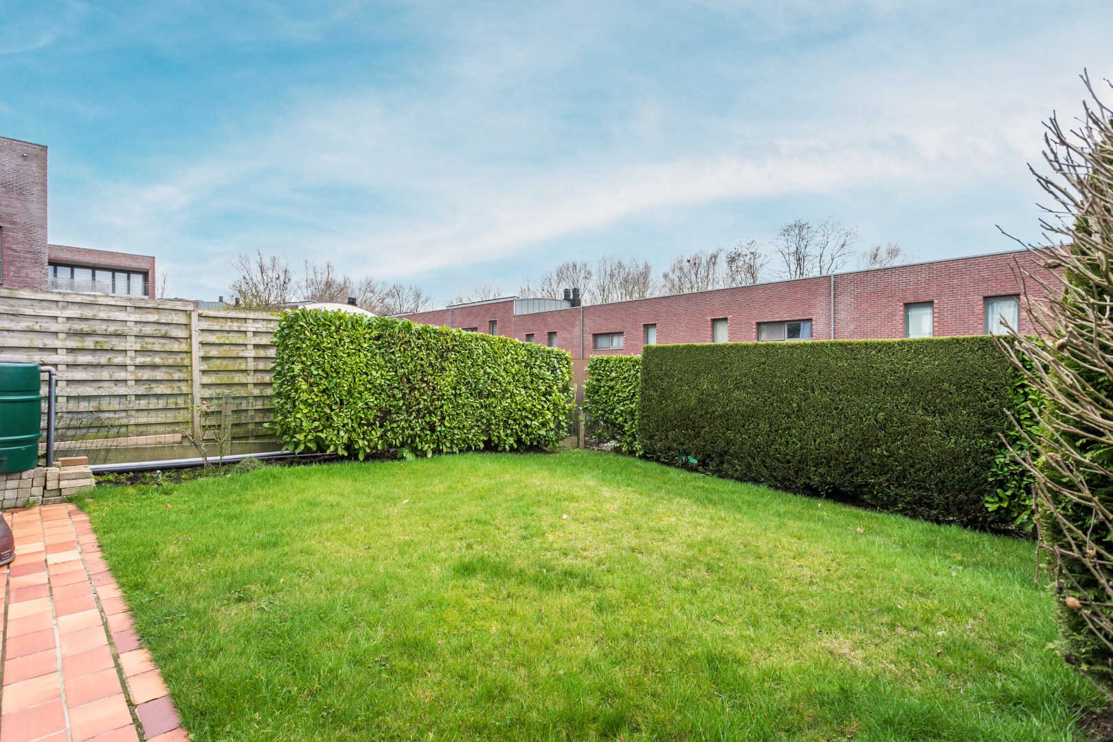 Solide 3-gevel woning met 3 slaapkamers, tuin en garage nabij centrum Halle 