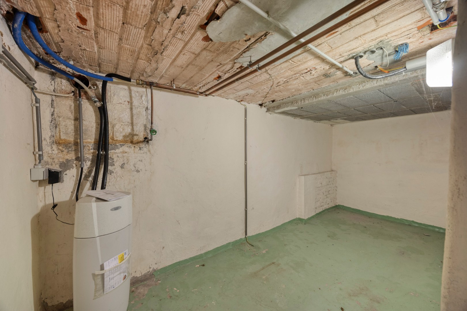 Building met handelspand en duplexappartement met 3 slpk. nabij het centrum van Leopoldsburg 