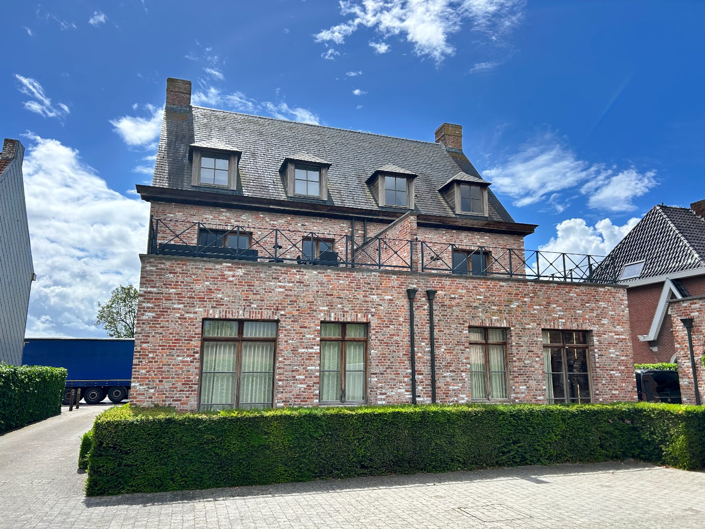 Stijlvol duplex appartement met 3 slaapkamers en groot terras 