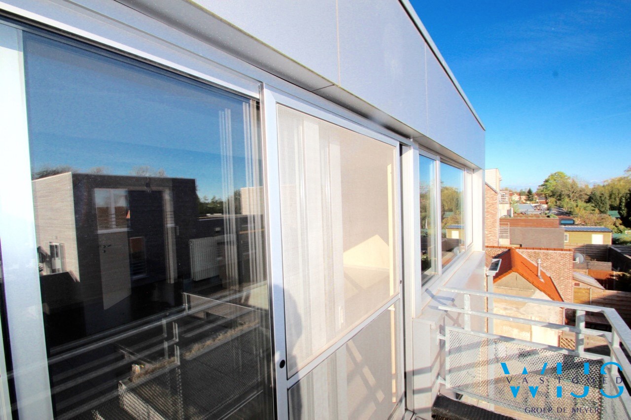 Ruim lichtrijk appartement met 4 slaapkamers te Eeklo ! 