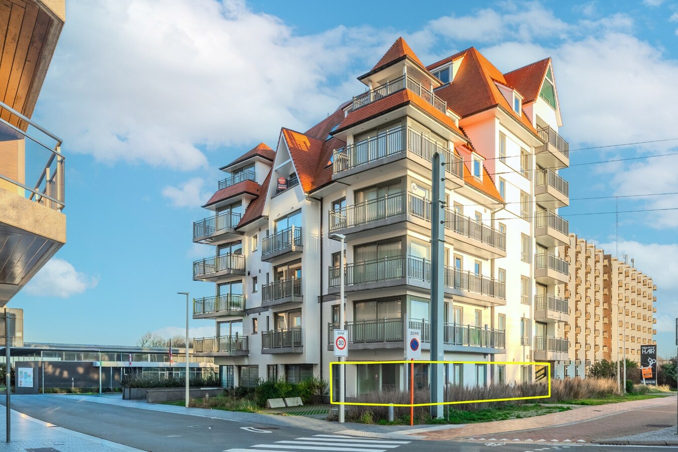 Standingvol handelspand op topligging in Nieuwpoort-Bad 