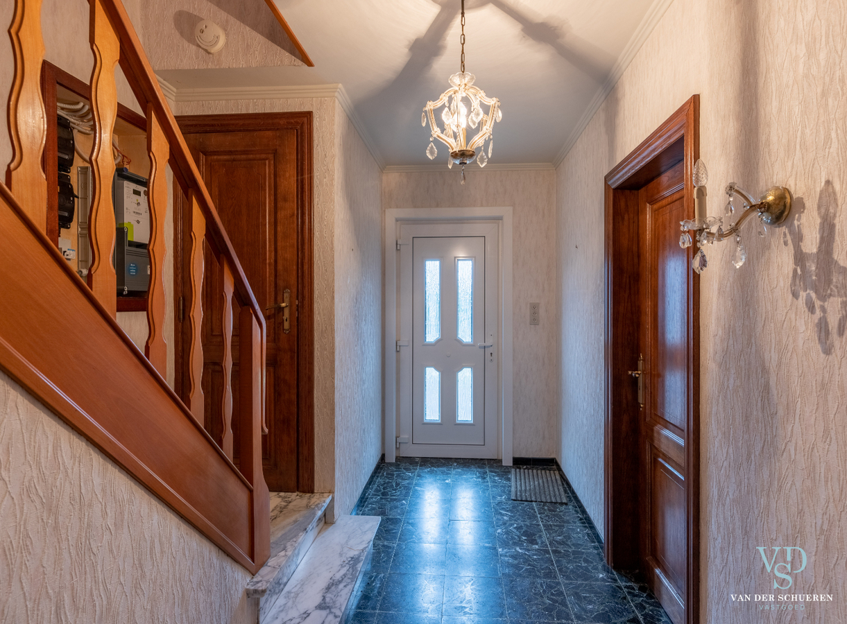 Degelijke, op te frissen Half Open Bebouwing. 