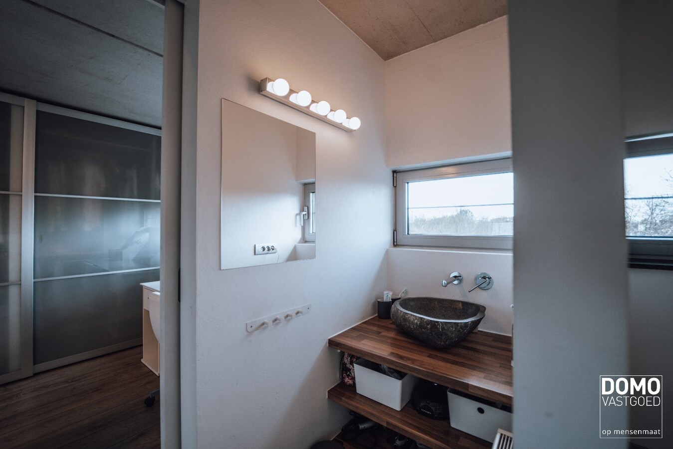 UNIEKE HALF OPEN WONING IN INDUSTRIËLE LOOK MET 3 SLAAPKAMERS, 2 BADKAMERS EN TUIN GELEGEN TE HASSELT 