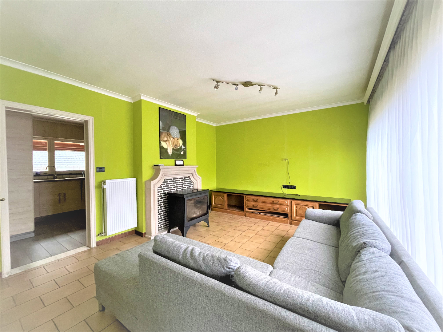 Statige halfopen woning met 3 slaapkamers en garage 