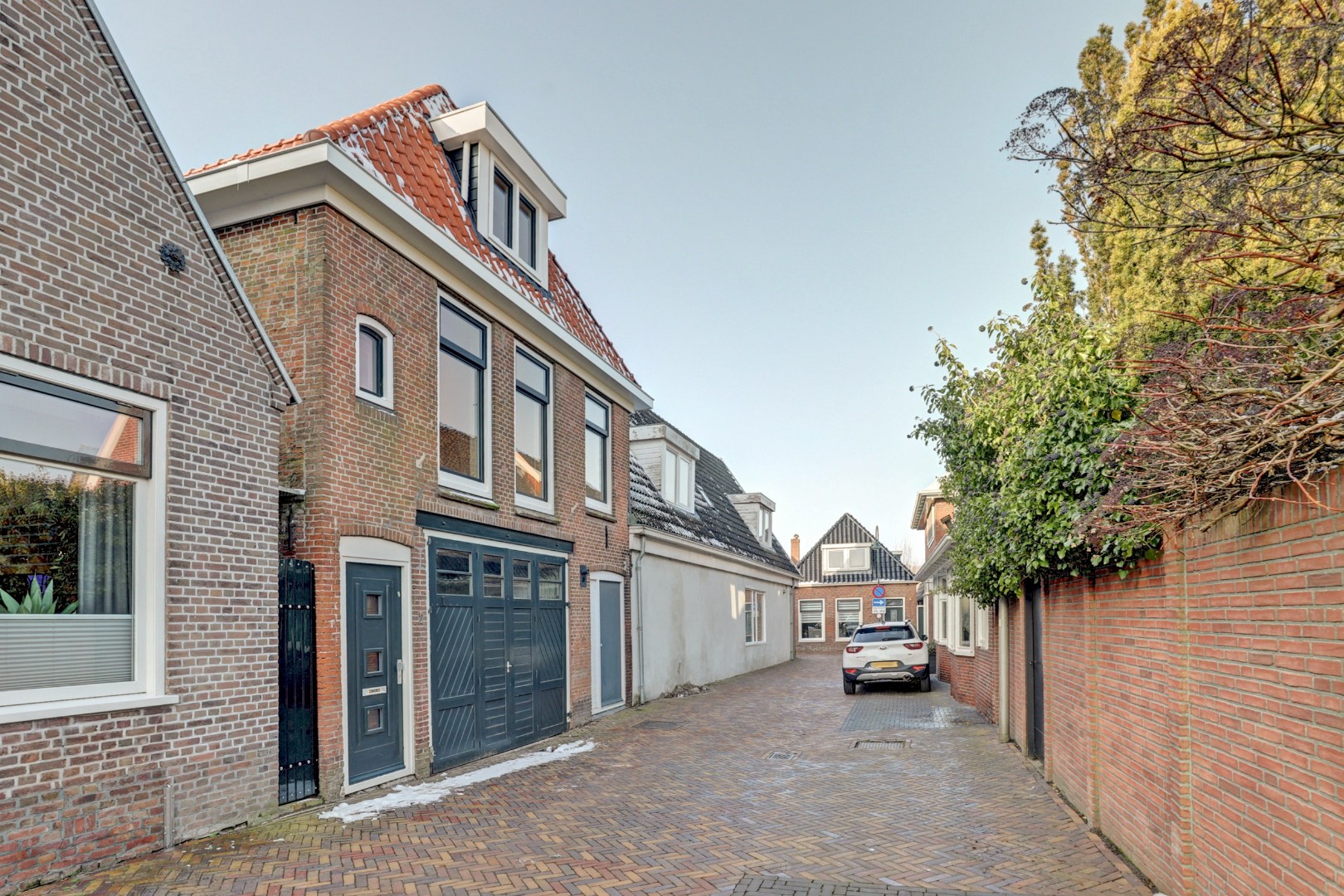 Drive-in woning te koop in Berltsum