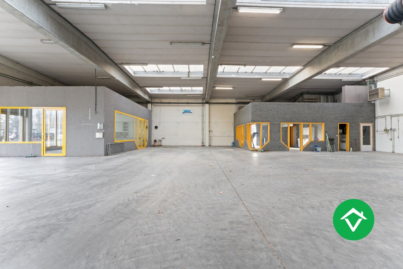 Bedrijfsgebouw met woonst te Ichtegem 