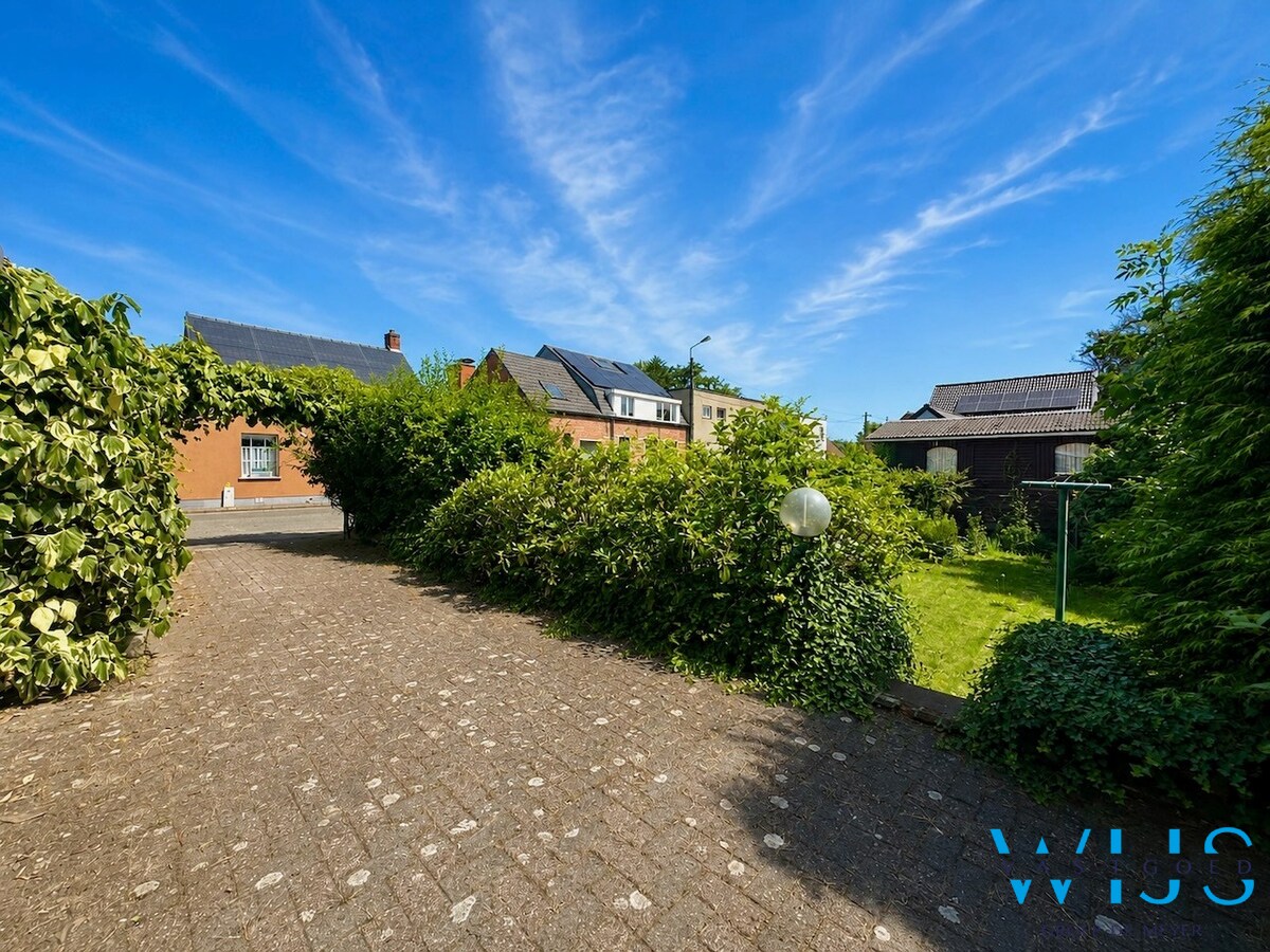Te renoveren woonhuis met landelijke ligging te Assenede ! 