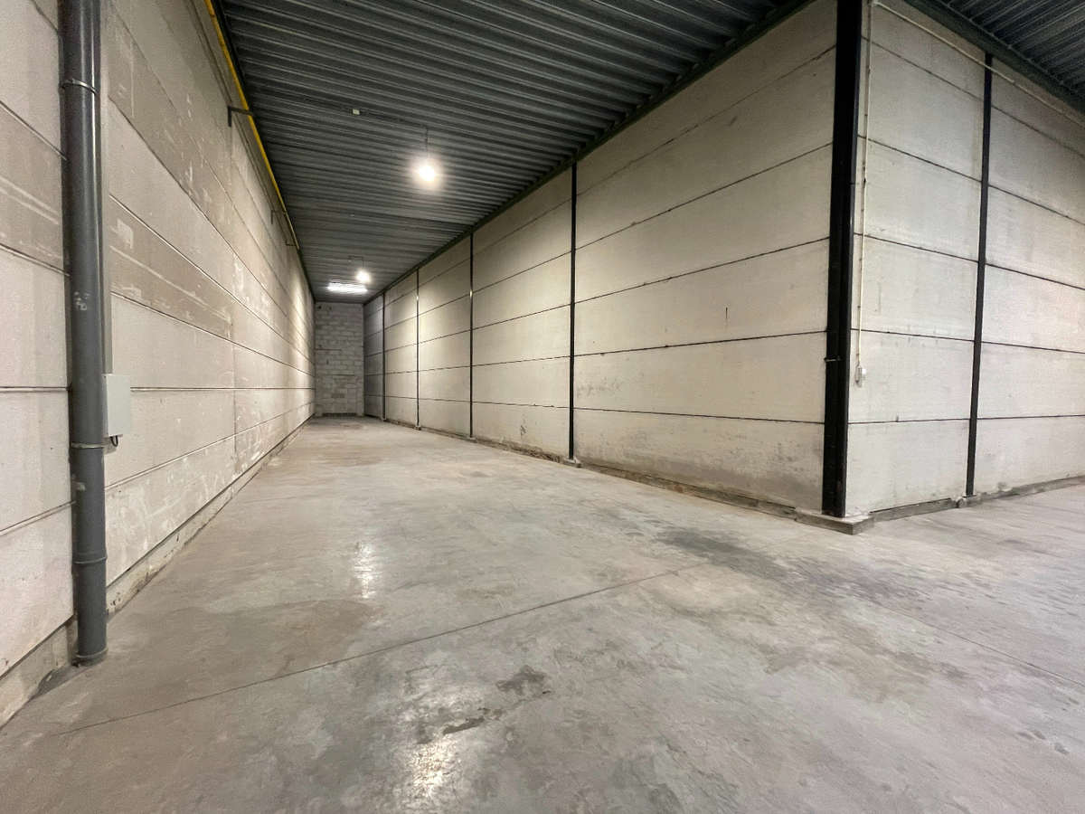 Ruime loods van 198 m² te Ooigem 