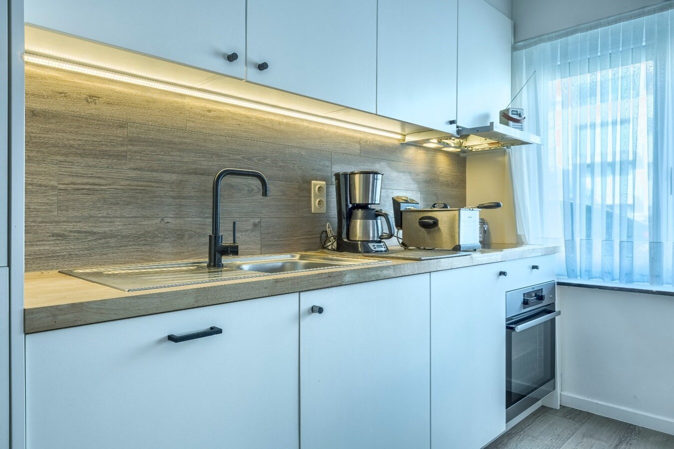 Instapklaar tweeslaapkamerappartement vlakbij de zeedijk. 