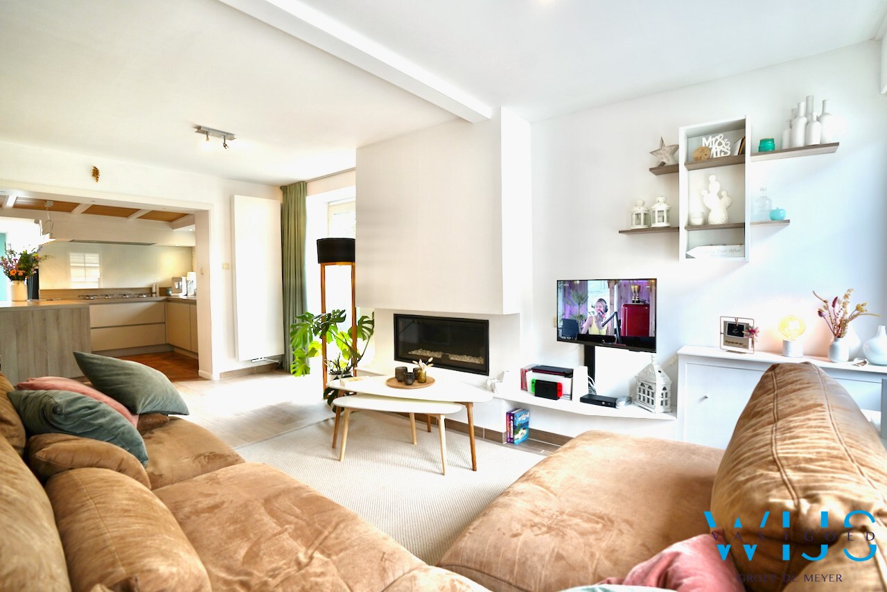 Instapklaar woonhuis met 3 slaapkamers en garage te Boekhoute ! 