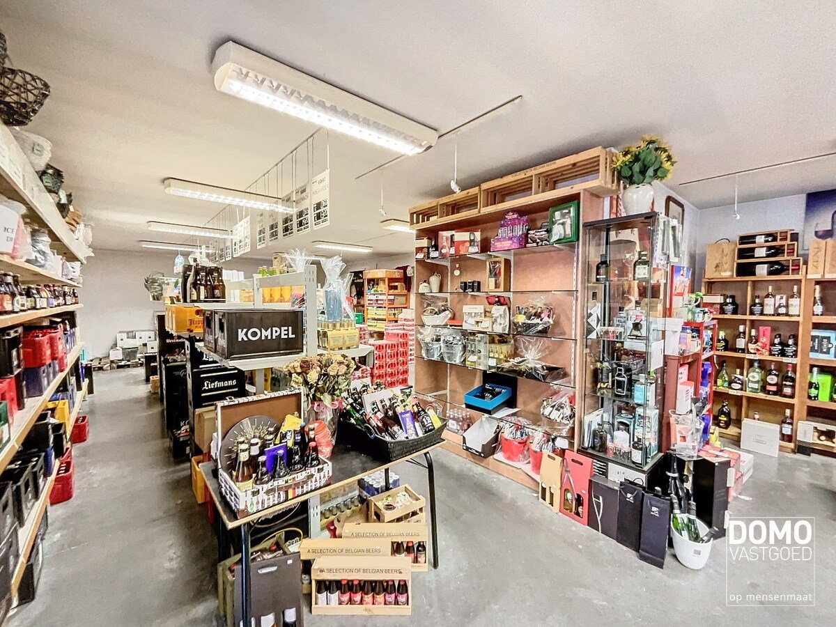 UNIEK pand met tal van mogelijkheden, gunstig gelegen te Kermt. 