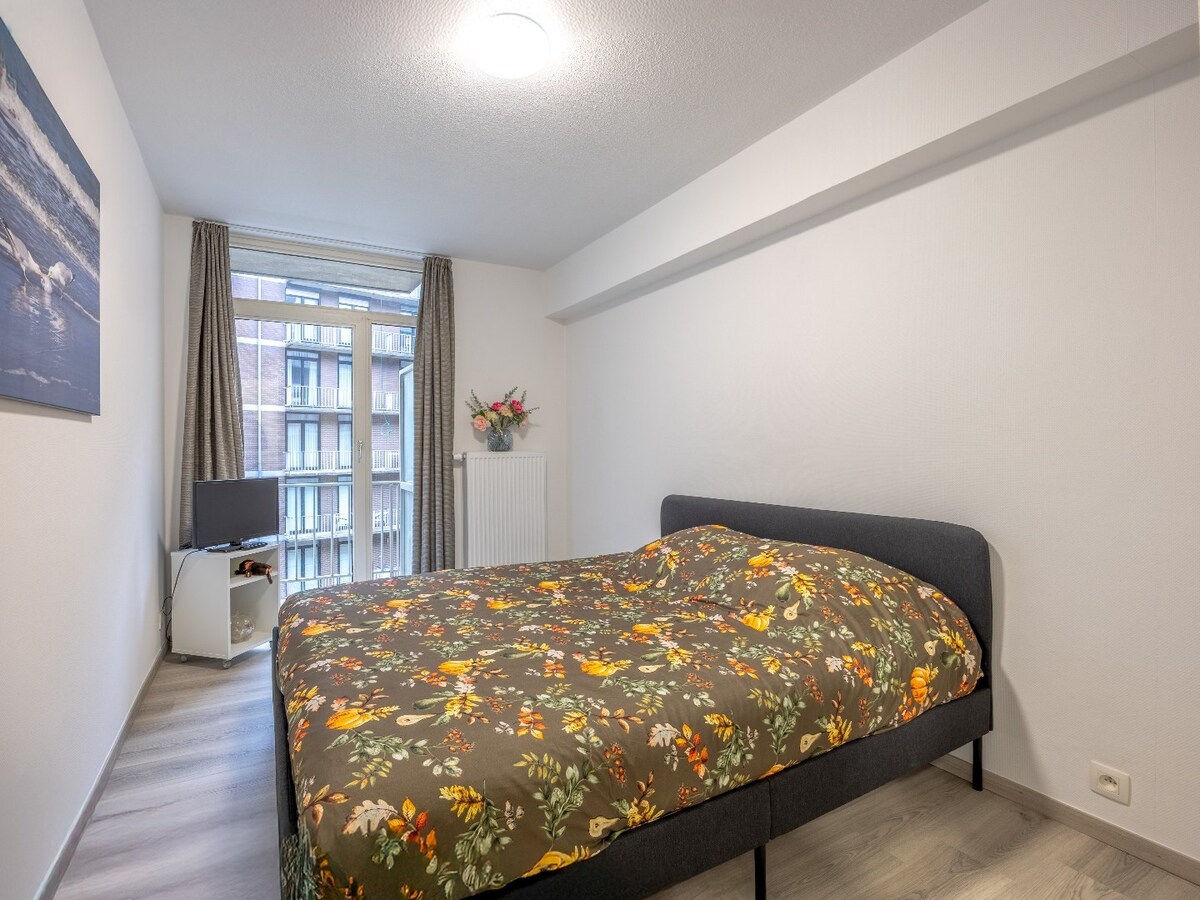 Gerenoveerd appartement aan de achterzijde van de zeedijk. 