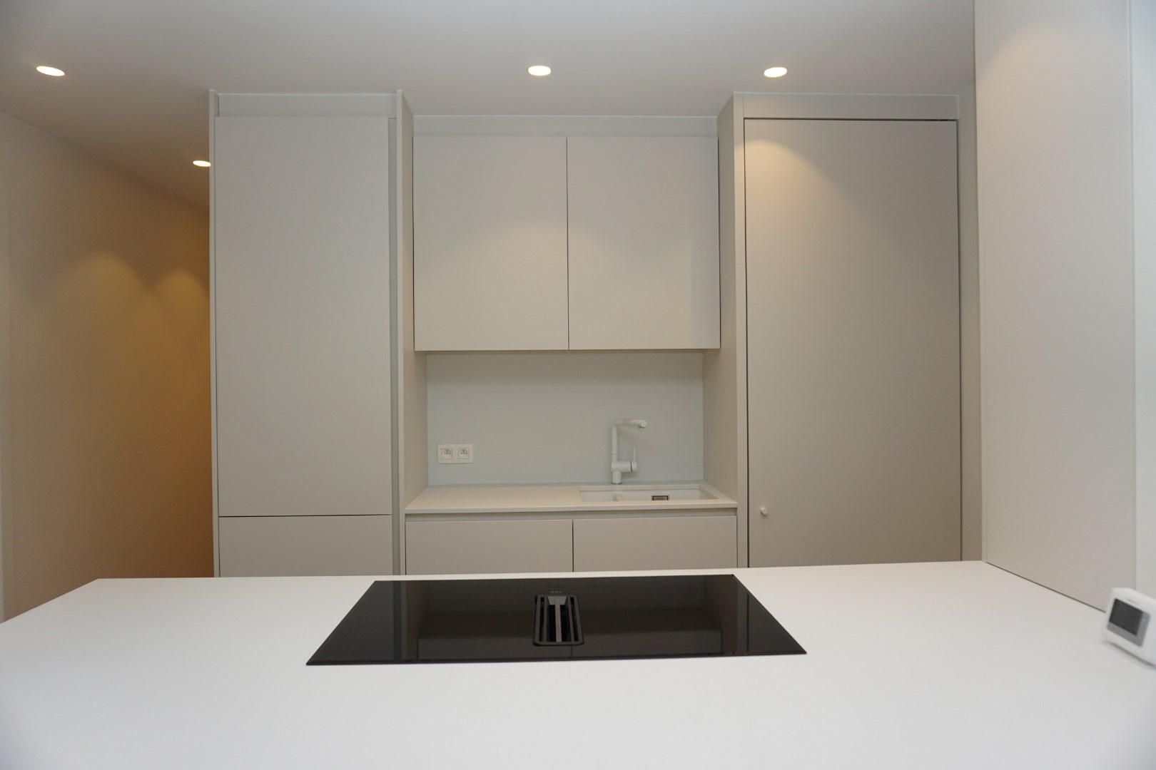 PRACHTIG GERENOVEERD APP. GELEGEN LEOPOLD II LAAN - TOPLIGGING 