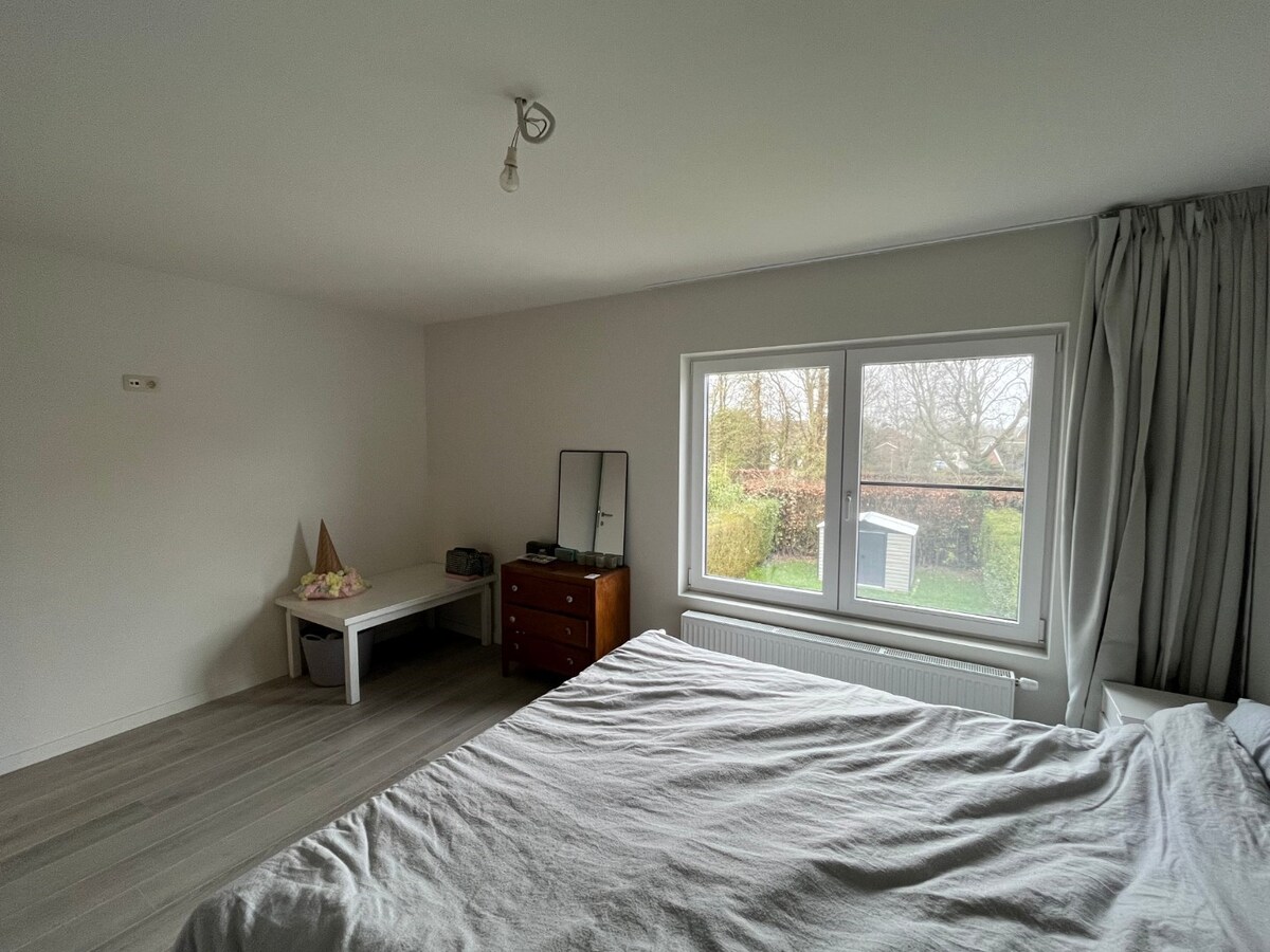 Energetisch gerenoveerde, ruime gesloten bebouwing te Kruisem 