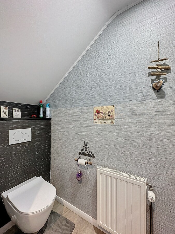 Deze woning is gelegen in Kaulille, een deelgemeente van Bocholt, in een doodlopende straat met een gezellig pleintje. 