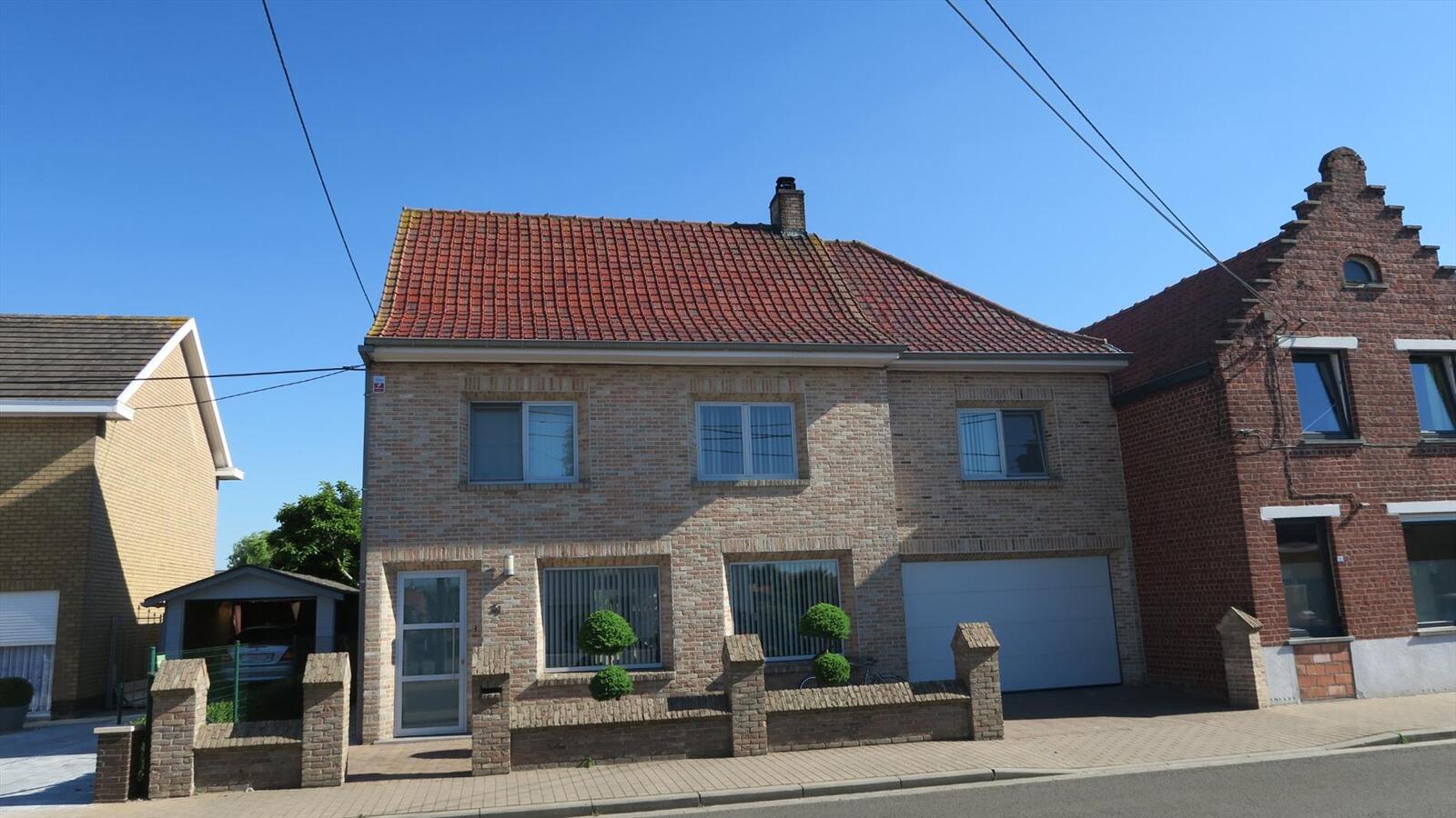 Uitzonderlijk ruime woning met prachtige zongerichte tuin 