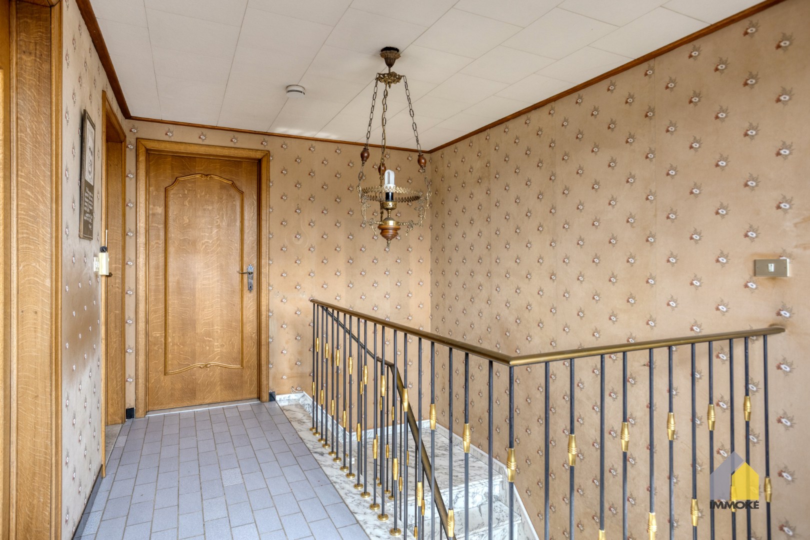 Te renoveren, statige woning op mooi perceel van 23 a 90 ca. 