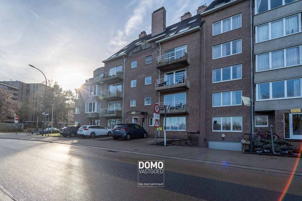 PERFECT GELEGEN RUIM APPARTEMENT IN CENTRUM HASSELT MET 3 SLAAPKAMERS, TERRAS, GARAGE EN EPC B 