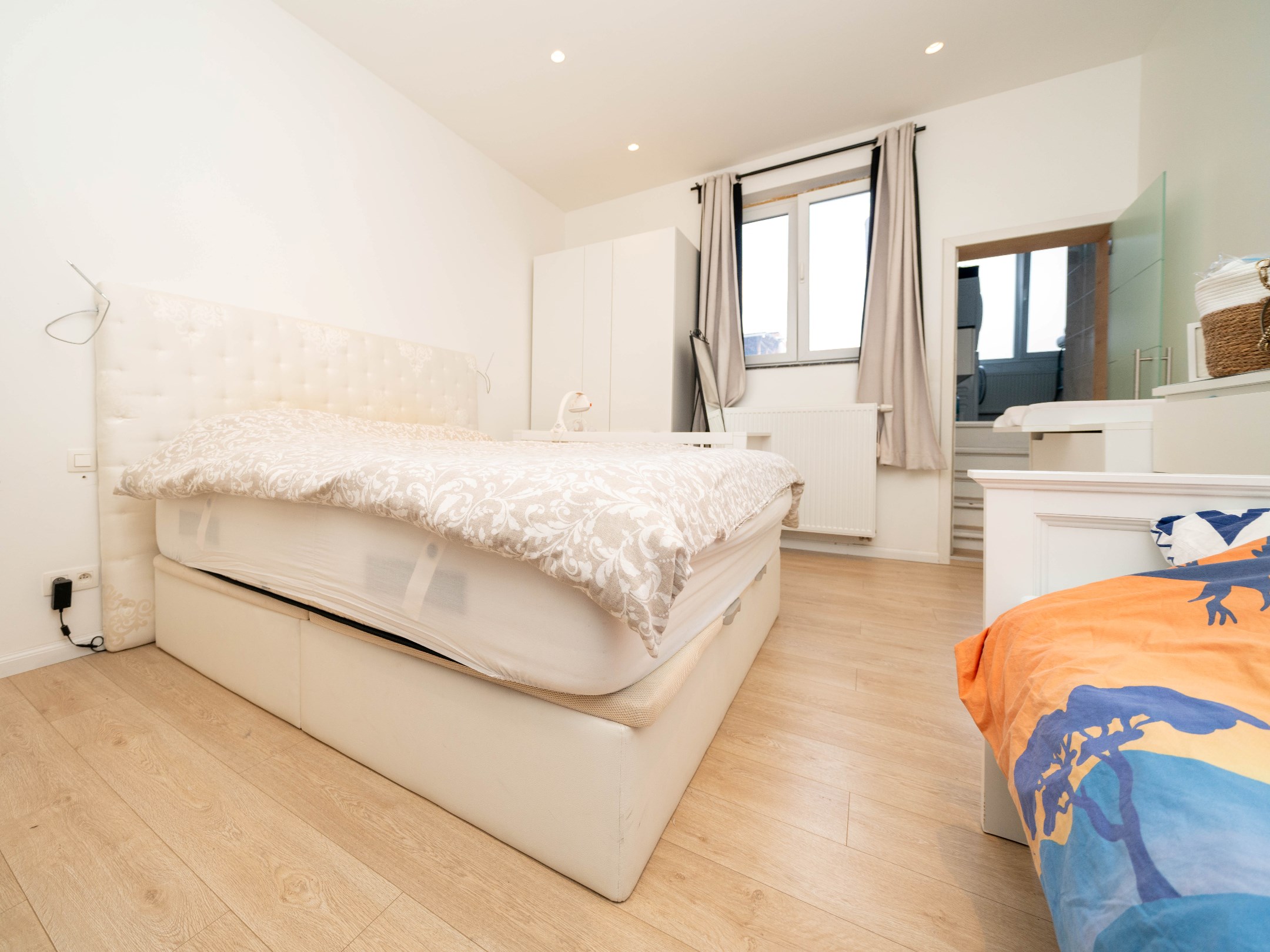 Ruime woning met 5 kamers, 4 badkamers en tuin 