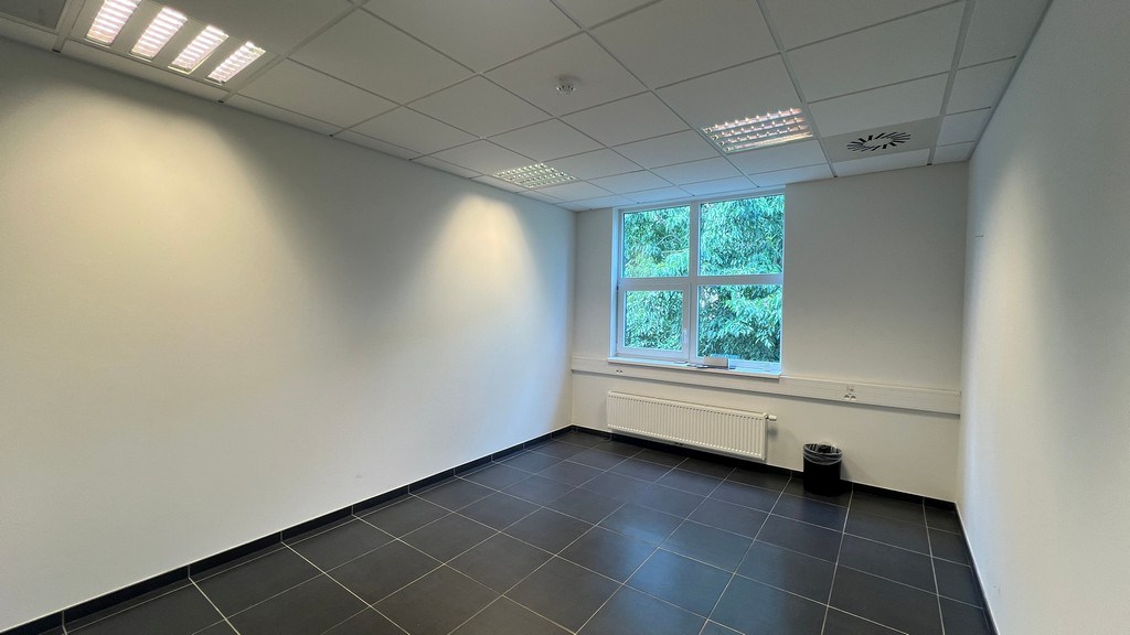 Logistiek bedrijfspand te huur in de haven van Gent