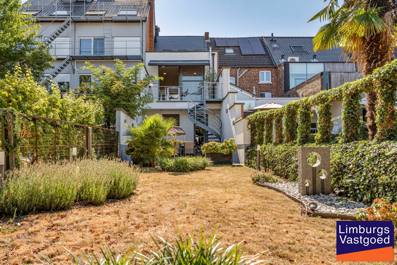 Uitzonderlijke stadswoning met praktijkruimte en tuin, tussen de kleine en grote ring 