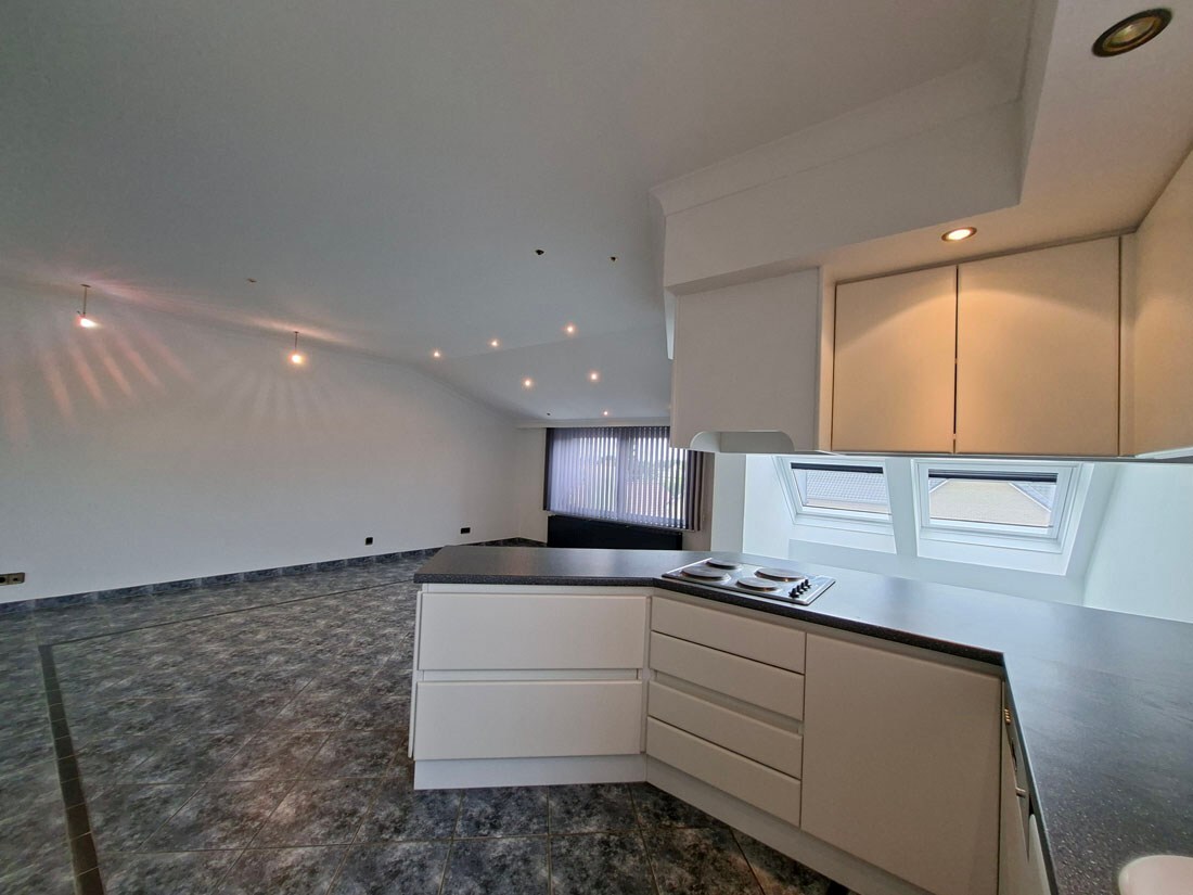 Ruim 3 slaapkamer duplex appartement te Lanaken 