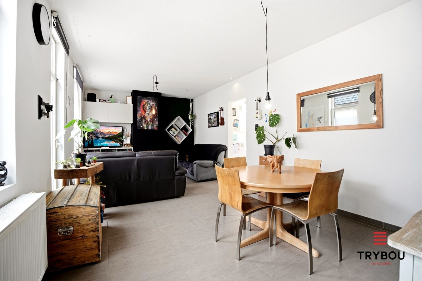 Instapklare woning met 4 slaapkamers te koop in het hartje van Poperinge! 