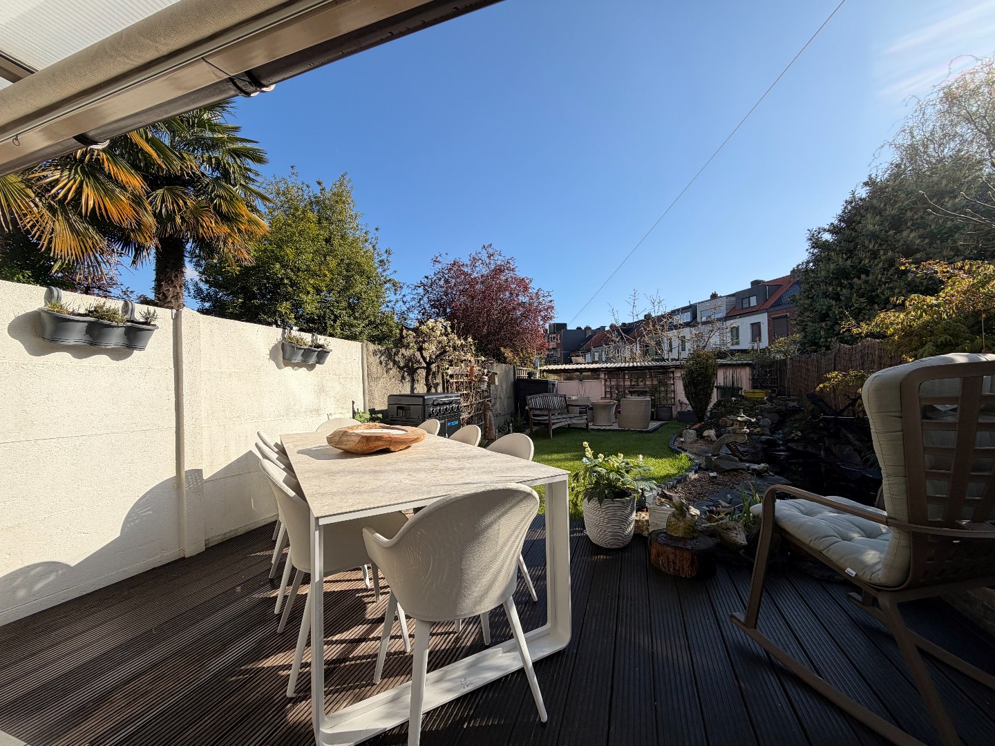 Instapklare bel-etage woning met mooi aangelegde tuin in Merksem 