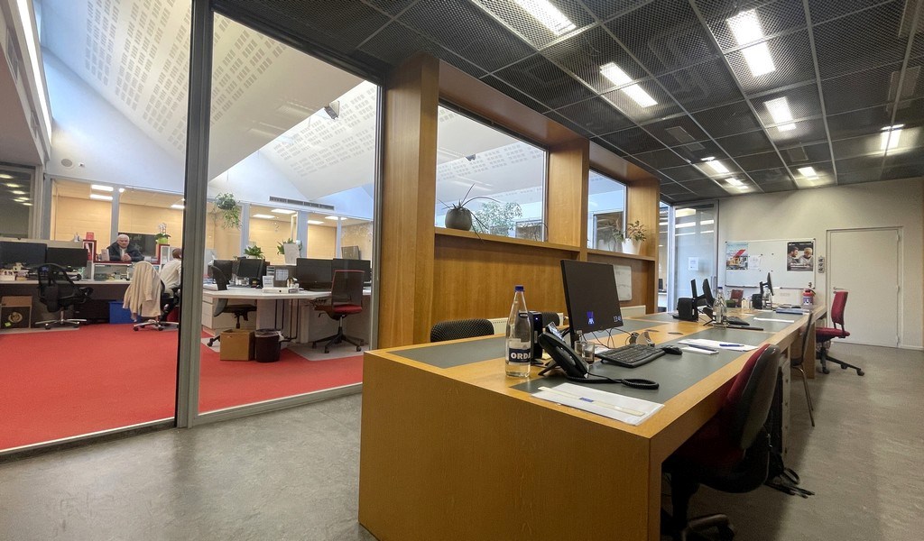 Handelspand te huur in het commercieel centrum van Schoten